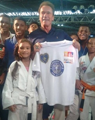 Astro de Hollywood, Arnold Schwarzenegger apoia ação da LBV
