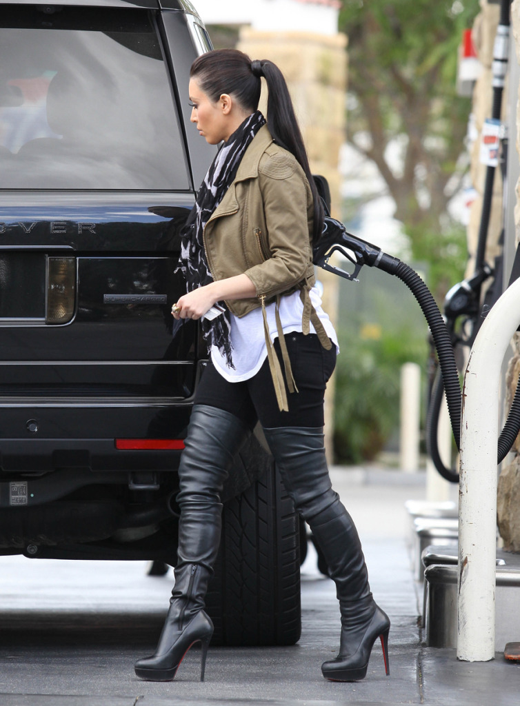 Kim Kardashian pumps her own gas