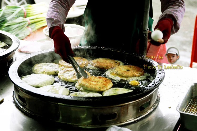 龔記蔥油餅｜味珍香卜肉店前蔥油餅｜宜蘭三星蔥油餅