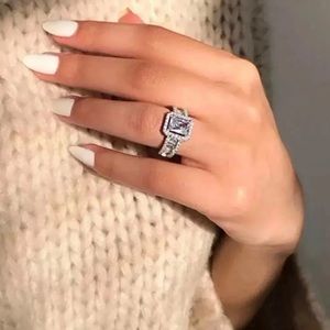 Buying Engagement Rings Online in the USA