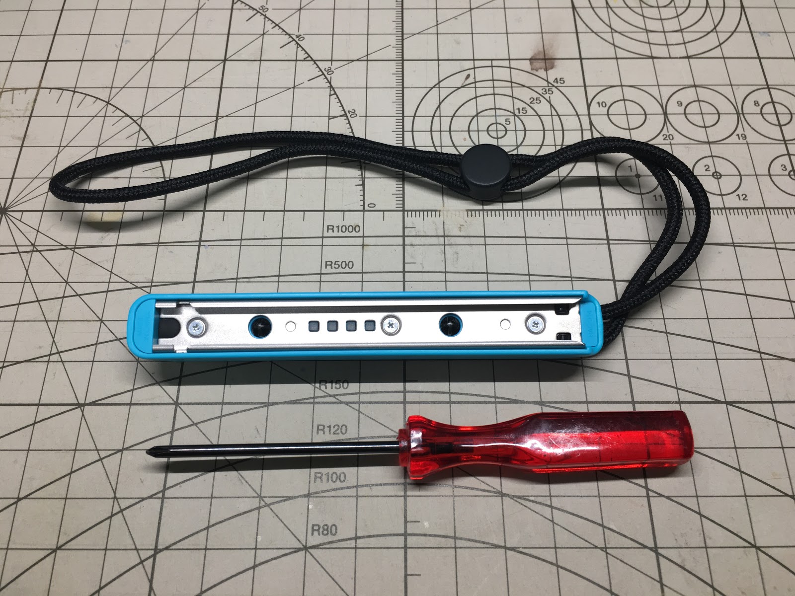 プラモ作ろうず Nintendo Switch ジョイコンストラップを分解してストラップを外す