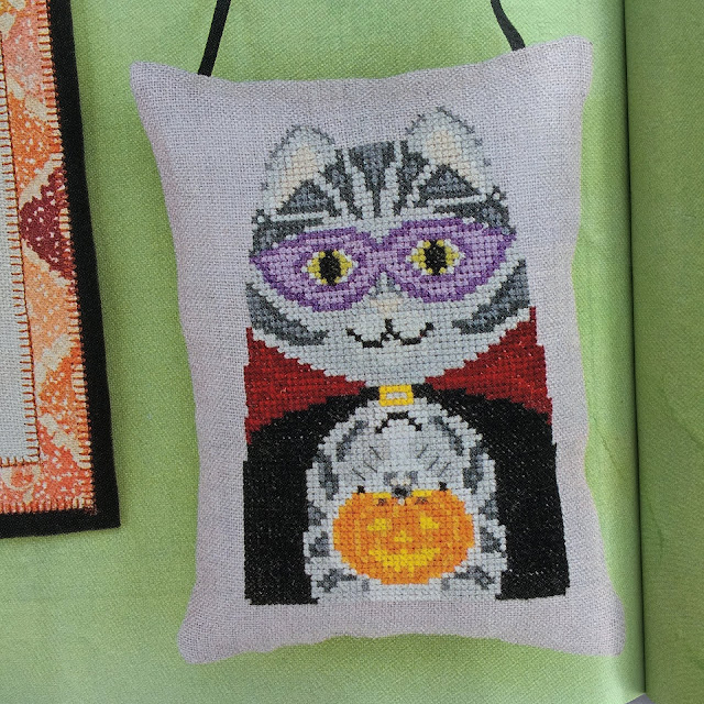 Just CrossStitch Halloween Special 2018: Tricky Kitty Ornament