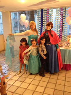 FROZEN EM BH COROAÇÃO DA PRINCESA GIOVANA DECORAÇÃO PERSONAGEM VIVO TEATRO FROZEN AO VIVO DISNEY BELO HORIZONTE BURITIS ELSA ANNA E OLAF