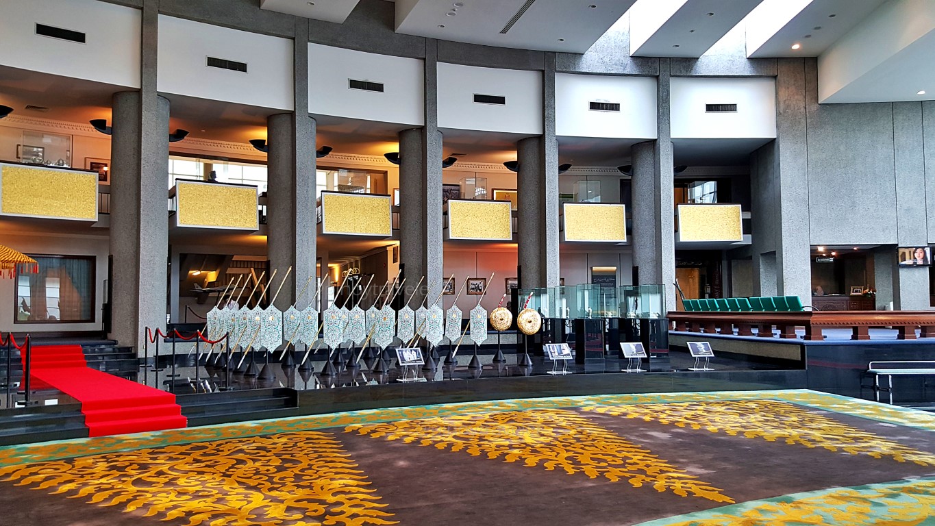 spears, shields and other paraphernalia made of gold and silver at Brunei Royal Regalia Museum