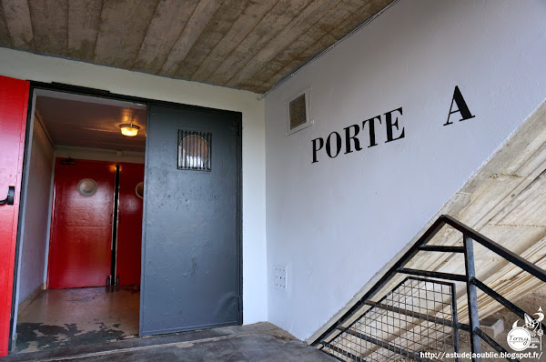 Saint-Nazaire - Palais des sports, Salle des sports des grand marais, "La Soucoupe"  Architectes: Louis Longuet, René Rivière, Roger Vissuzaine, Gustave Joly  Ingénieurs: René Sarger, Jean-Pierre Batellier  Construction: 1963 - 1970 