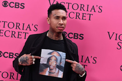 TYGA RESPONDE CRÍTICAS APÓS CHAMAR TUPAC 'PAI'