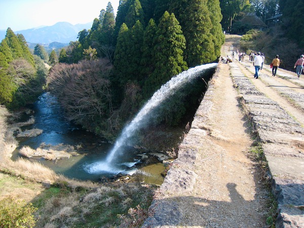 通潤橋の放水④