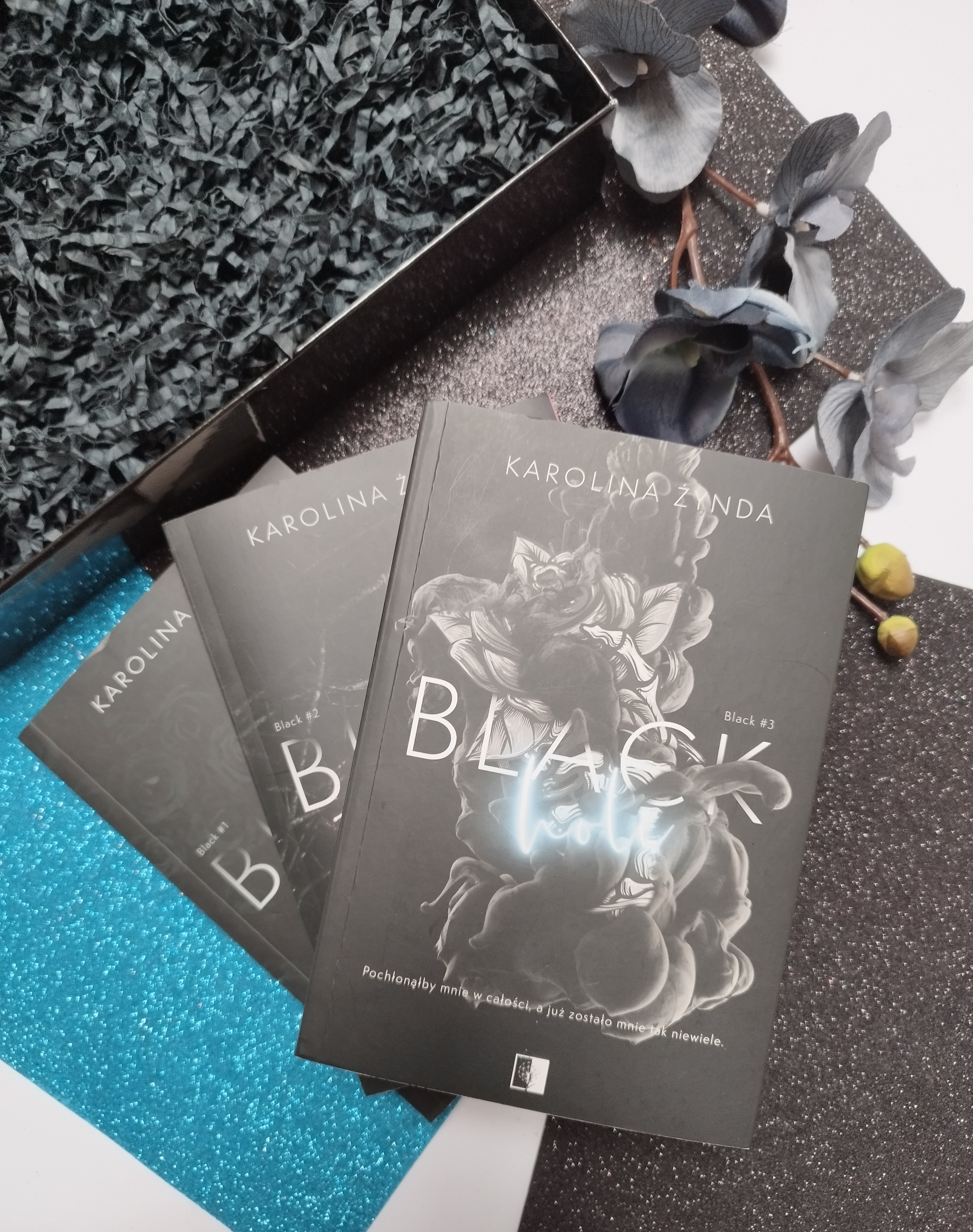 "BLACK Hole" Karolina Żynda