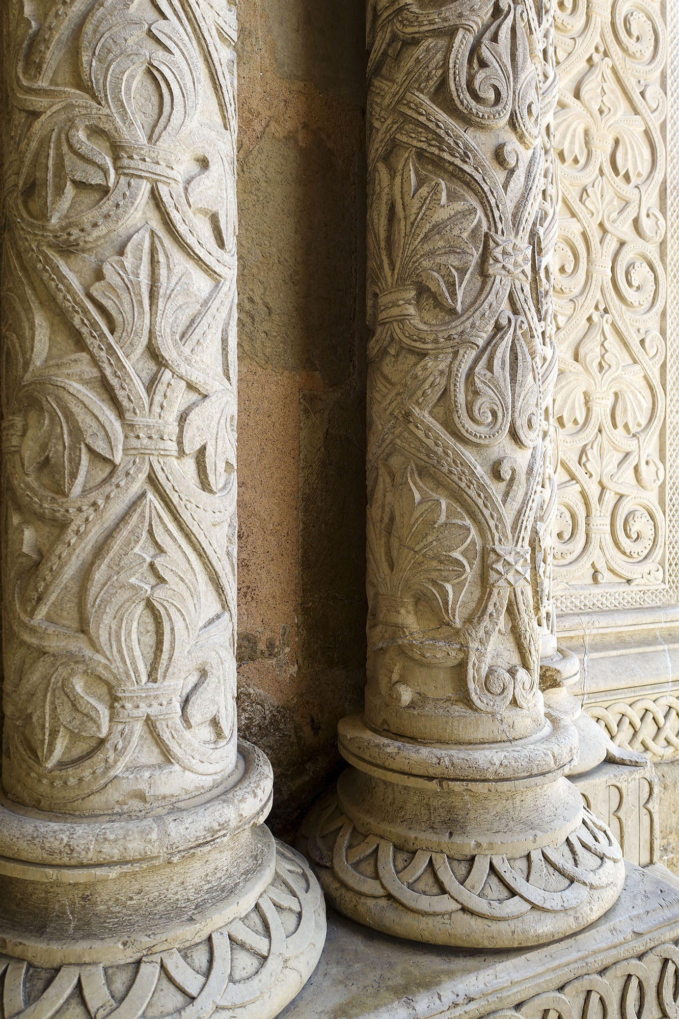 coimbra column architecture detail portugal church