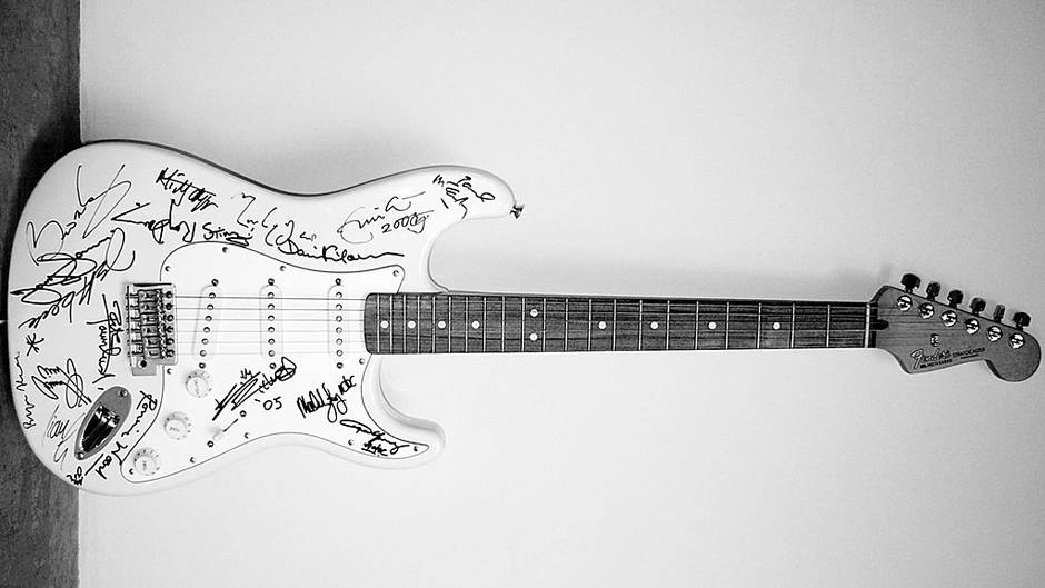 Fender “Reach Out To Asia” Stratocaster