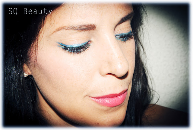 Tres sombras Tres eyeliner, dorado, azul, morado, Three eyeshadows Three eyeliners, gold, glue, purple, Silvia Quirós