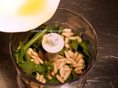 cdr radiatori con pomodorini e pesto di rucola, rucola, pinoli e olio 2