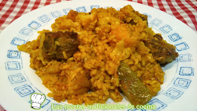 Paella de costilla de cerdo y coliflor