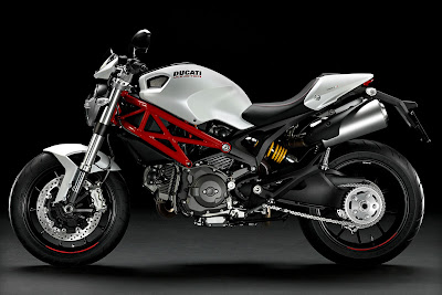 Ducati_Monster_796_2011_1620x1080_Side_03