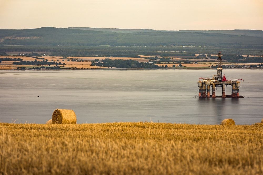 cromarty-firth-oil-rigs-11