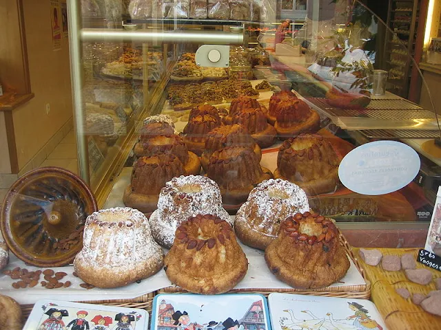 kougelhopf au chocolat et à la vanille, amandes, dessert alsacien