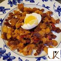  Migas con Chorizo y huevo Poché