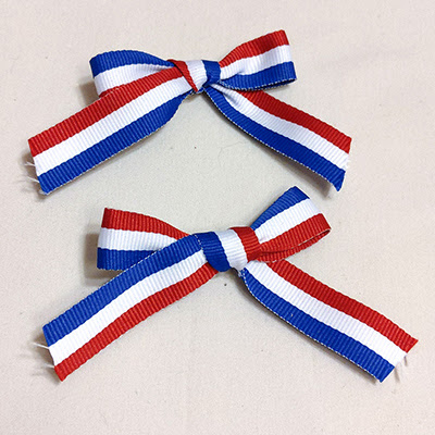 Tricolor bow clips