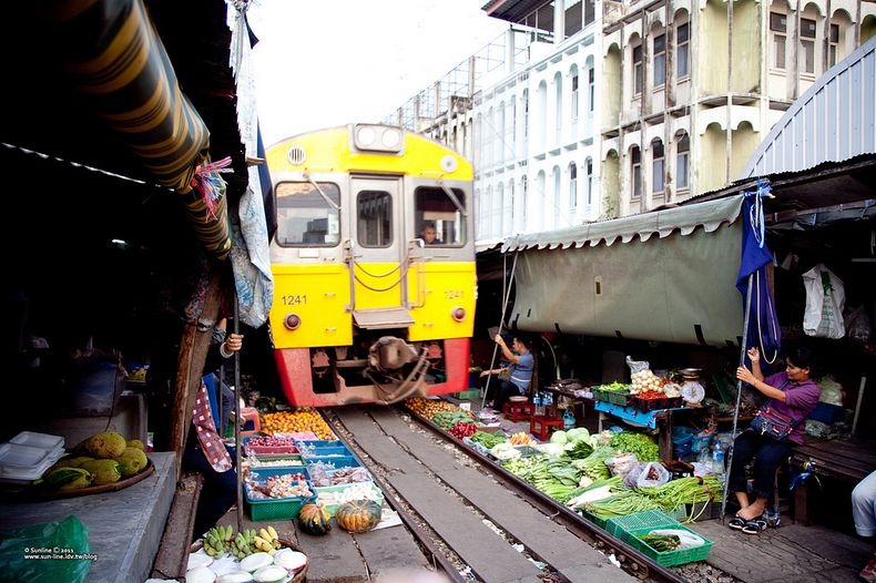 maeklong-railway-market-6 maeklong-railway-market-6
