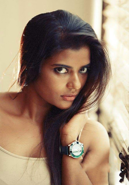 Aishwarya Rajesh latest hot pics in short dress