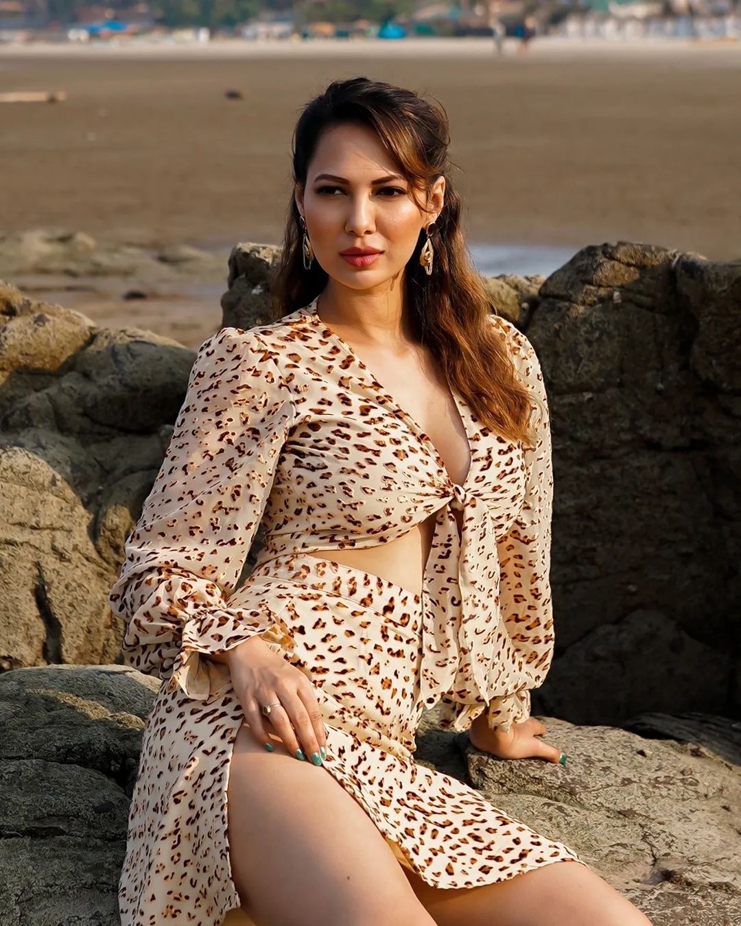 Rochelle Rao Hot Sex - Rochelle Rao, host of India's Laughter Champion, sets temperature soaring  with this hot photoshoot - see all hot photos.