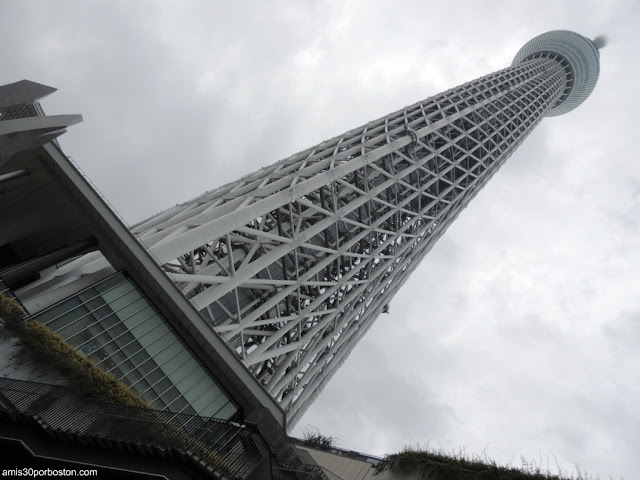 Vistas de la Tokyo Skytree desde la Solamachi Square