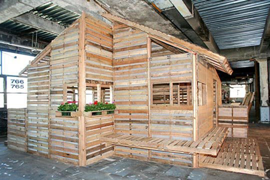 Desain rumah dari kayu  pallet bekas 1000 Inspirasi 