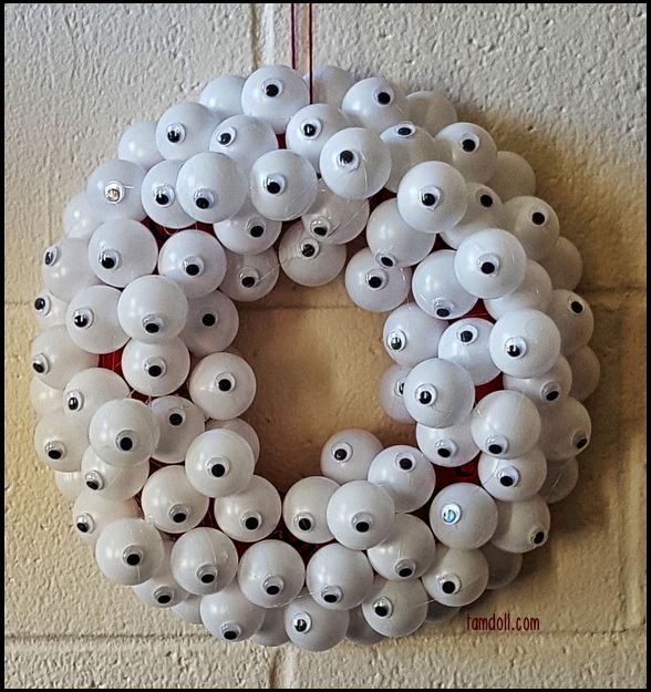 halloween eyeball wreath