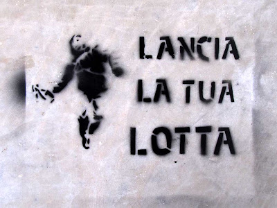 Lancia la tua lotta (Throw your struggle) stencil, Livorno