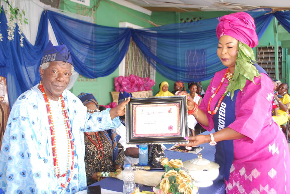 Baale of Ekotedo honours Oluwatoyin with 'Asiwaju Iyalode of Ekotedo' chieftaincy title