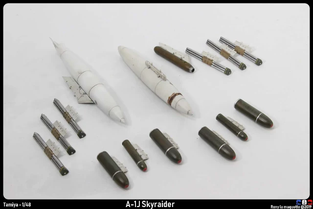 Les charges externes du A-1J Skyraider de Tamiya au 1/48.