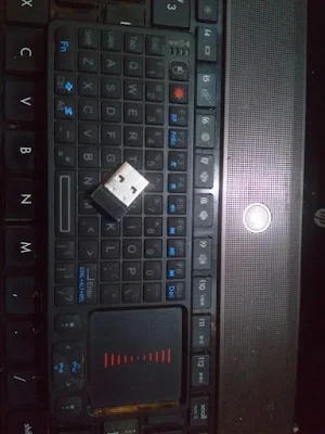 Touchpad Mini Keyboard Bagian Depan dengan Dongle