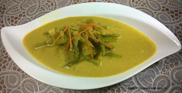 Asparagus soup with spices and coconut milk 
