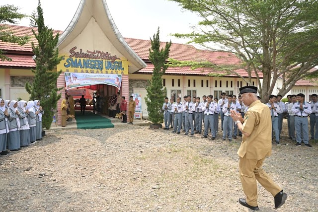 Gubernur Mahyeldi Tegaskan Pagar Sekolah-Asrama SMA Negeri Unggul Dharmasraya Segera Dibangun