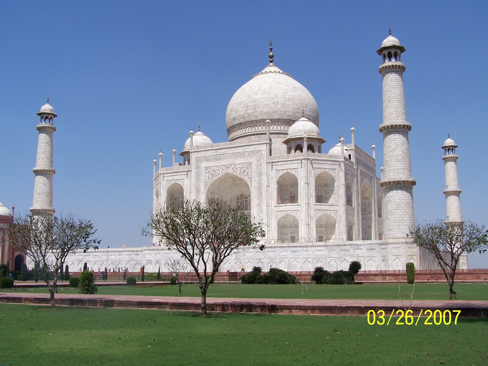 https://blogger.googleusercontent.com/img/b/R29vZ2xl/AVvXsEgNGMrz0tzWjvUpkTjX8qB9ZXPfKhuiatbCvw7k8YH64cs3VHyXPMI7VdKIfZrZeIZcOGvEjIaVLVgokc3I5mBAaBvAeUSKaSI5DkUetwqAFn2KZnNjOh9Ka5G5mFizL6L9aALfRbEQQX0/s1600/Taj_Mahal_agra_yamuna_river_india_touristplaces_world_wonders_heritage_sites_mumtaj_shahjahan_muslim_architecture_water.jpg
