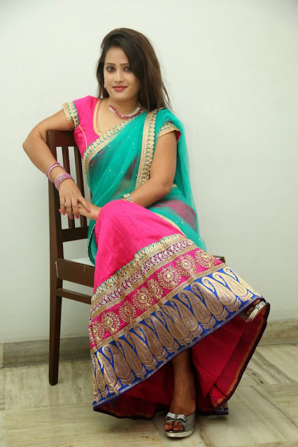 Anusha latest hot navel images in saree