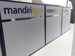 Meja Kantor Dengan Branding Stiker Furniture Kantor Semarang