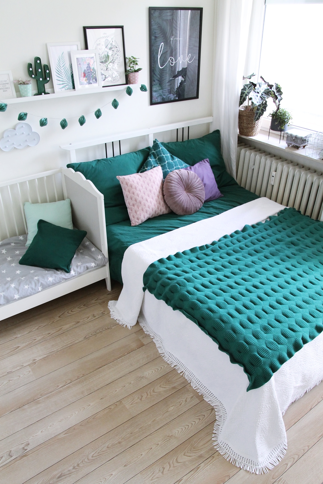 Colorful bohemian interior bedroom