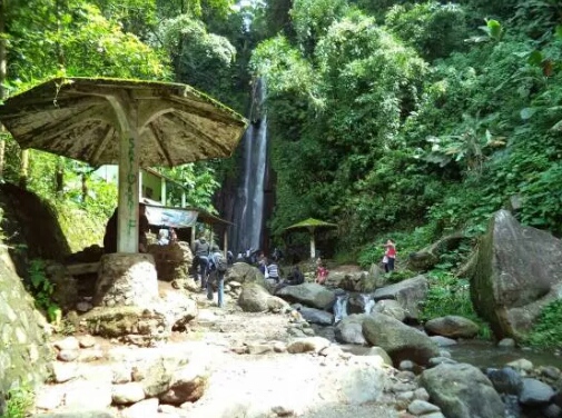 Lokasi spot wisata pacet, wiaata claket adventure park, wisata pemandian air panas padusan, wisata coban canggu, wisata air terjun grenjengan, wisata pacet mini park, wisata pamandian ubalan dan wisata joglo park pacet