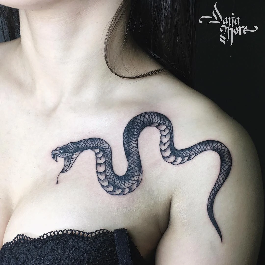 Tatuajes en la clavícula para mujeres