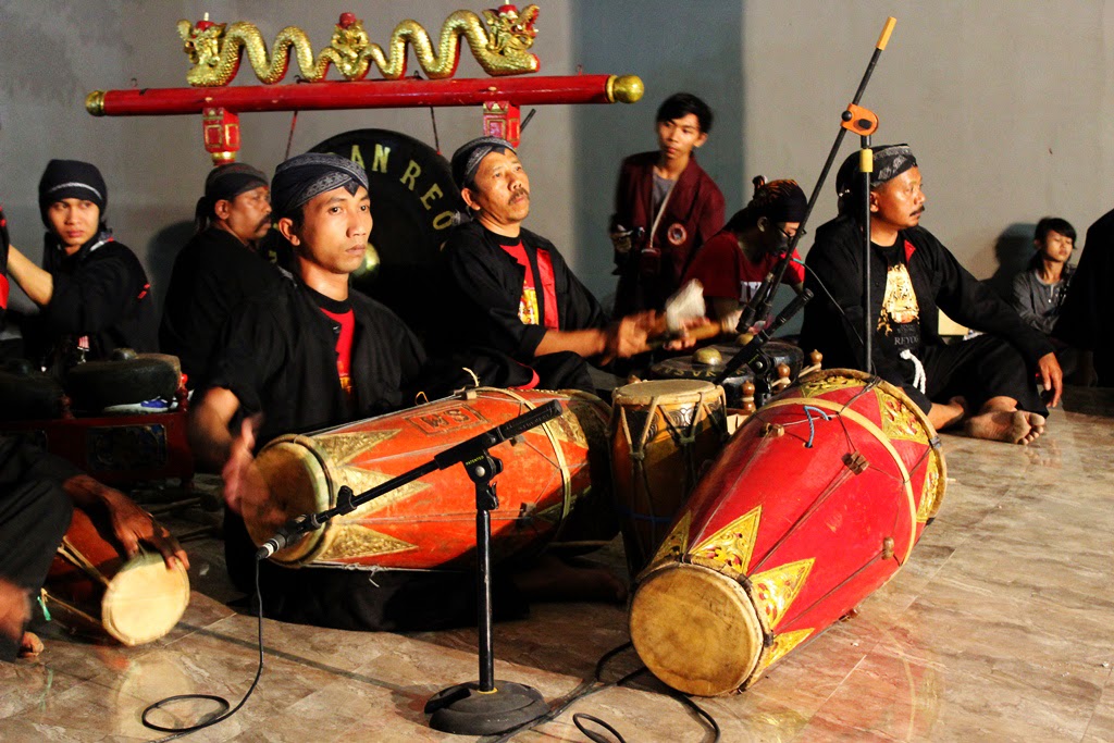  Alat  Musik  Tradisional  Jawa  Timur