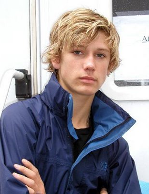 Alex Pettyfer sexy look