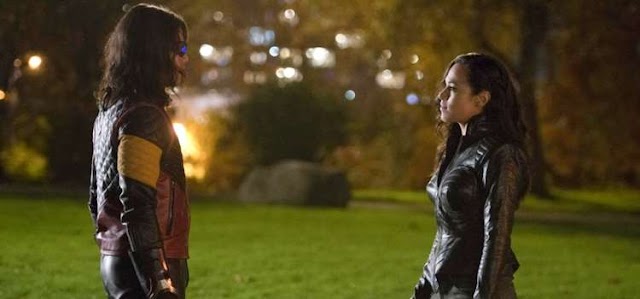 Planeta na TV DC: The Flash – Atriz dá detalhes sobre a Terra-19 e a relação entre Cisco e a Cigana