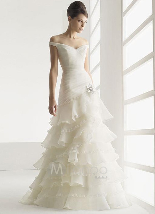 What 39s the impact between an inexpensive wedding dress winter wedding 