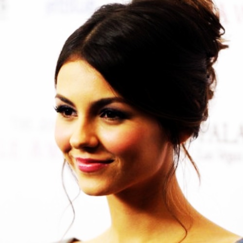 victoria justice icons by emily Posted by emily'hale at 0928