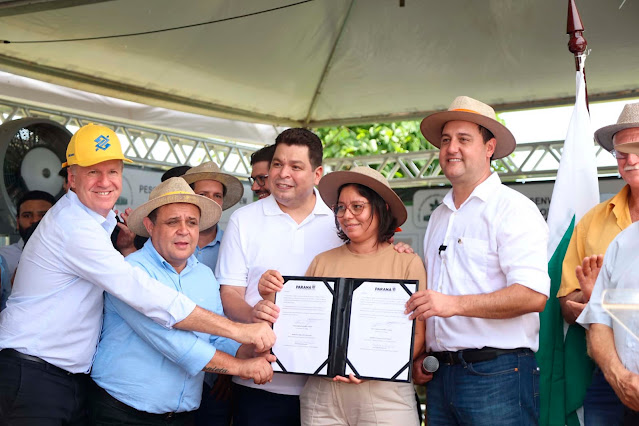 Na Vitrine de Agroecologia, governador garante recursos para pequenas cooperativas Foto: Jonathan Campos/AEN