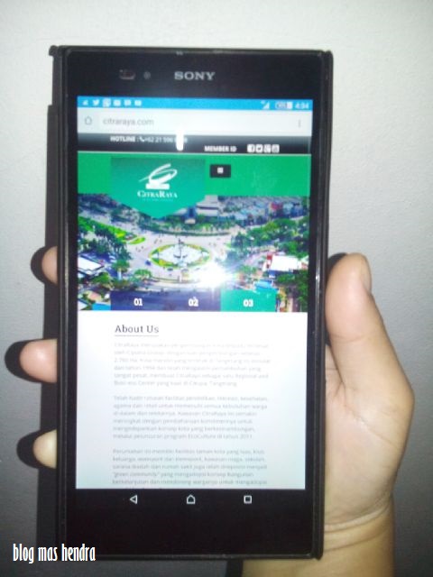 Penampakan Smartphone Dengan Tamplian Website CitraRaya.com
