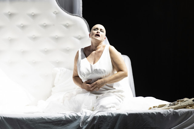 Janacek: The Makropouolos Affair - Angeles Blancas Gulin in Act Three - Welsh National Opera (Photo Richard Hubert Smith)