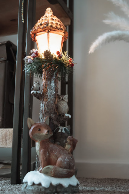 Christmas woodland animal lamp post decoration