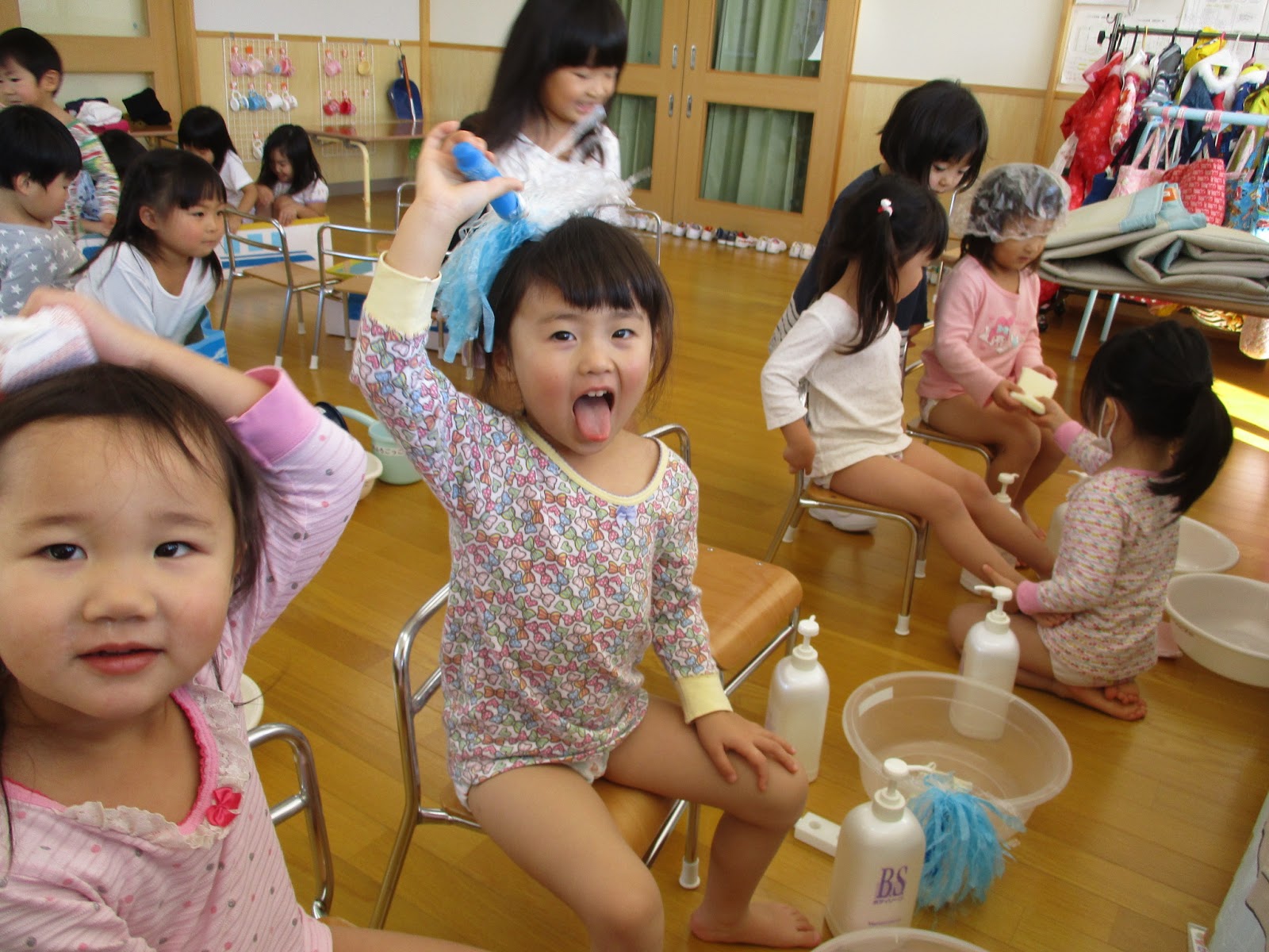 新潟県南魚沼市塩沢 わかば保育園 25日 ばなな組 お風呂ごっこをしたよ